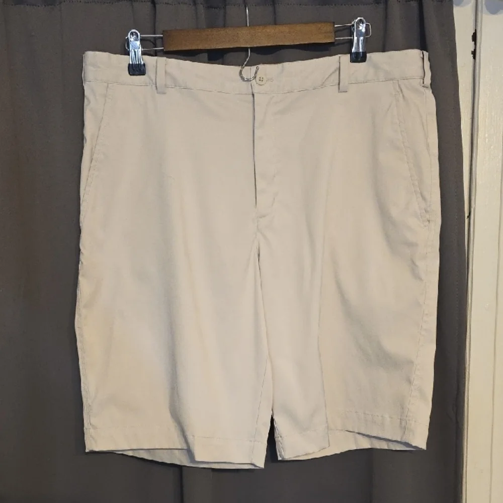 Nike Golf Shorts Men's Dri-Fit Light‎ Tan Pockets Size 36 EUC